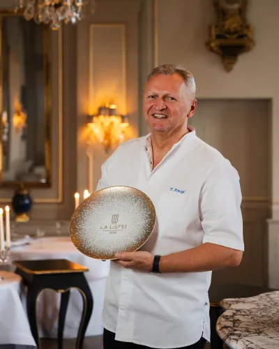 Peter Knogl"s "Cheval Blanc" im Baseler Grand Hotel Les Trois Rois ist das beste Restaurant der Schweiz und unter den TOP 3 Restaurants der Welt