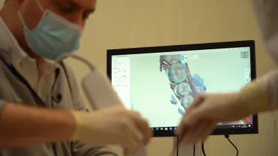 Implantologe aus Bremen mit schmerzarmer Methode für Zahnimplantate
