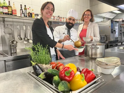 Koch-Azubi aus dem Mercure Hotel Köln West kreiert mit Little Lunch einen sommerlichen Bio-Gemüse-Eintopf