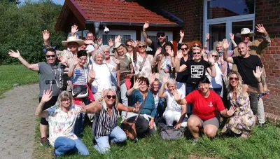 Internationale Tierpatenreise führt auf die Ballermann Ranch