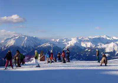 Unfallfrei durch den Skiurlaub - Verbraucherinformation der ERGO Versicherung