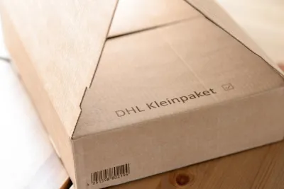 Effiziente Versandlösung für das DHL Kleinpaket: Wellstar-Packaging präsentiert die SpeedBox spx28